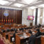 (Кыргызча) Конституциялык сотунун төрагасы Эмиль Осконбаев Кыргызстандын Конституциясынын 30 жылдыгына арналган Жогорку Кеңеште өткөн салтанаттуу иш-чарада сөз сүйлөдү